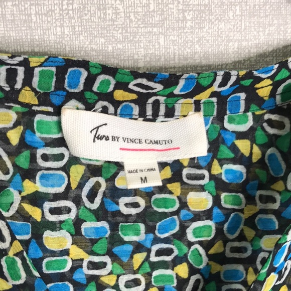 Turo by Vince Camuto Green and Black Geometric Print Hi-Lo  Shear Pop Over Top - Picture 4 of 7